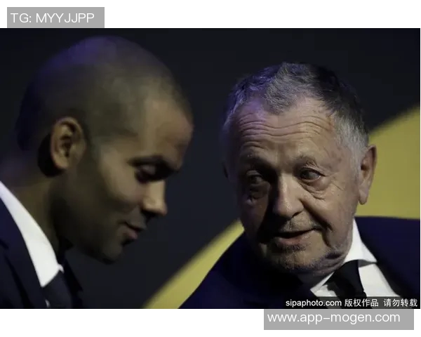 卡卢卢回忆托尼帕克劝留里昂并谈尤文心结与追随历程