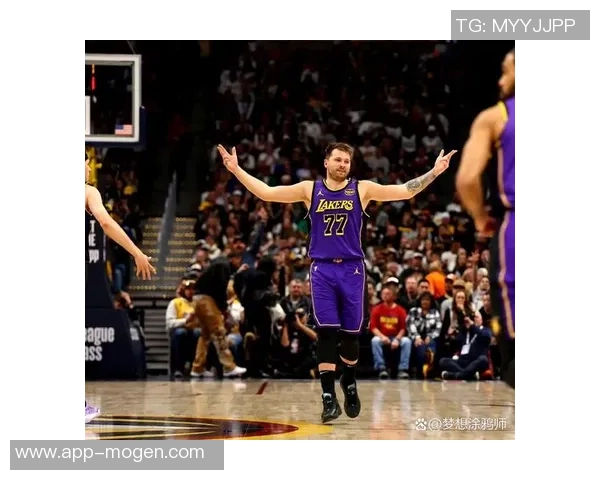 东契奇首秀表现出色15投7中三分球4记斩获25分7篮板4助攻