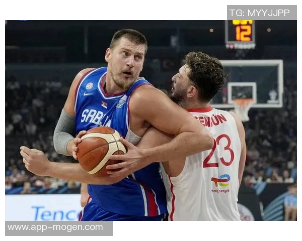 约基奇本赛季表现亮眼总得分仅次于SGA篮板助攻双双领跑联盟