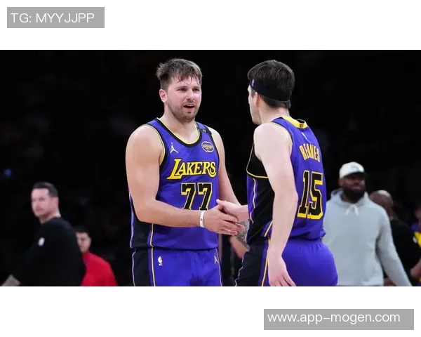 湖人三人被罚出场东契奇惊讶自己未被罚说明局势相当糟糕