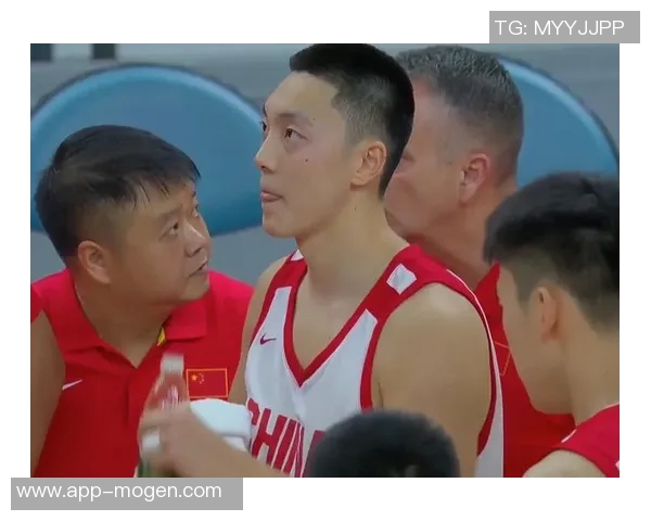 黑白高矮组合再聚首媒体人分享赵睿胡明轩徐昕徐杰合影引发回忆涌现