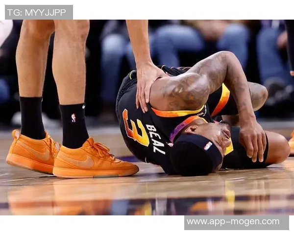 太阳队布克右脚踝扭伤一周后将接受进一步评估情况更新